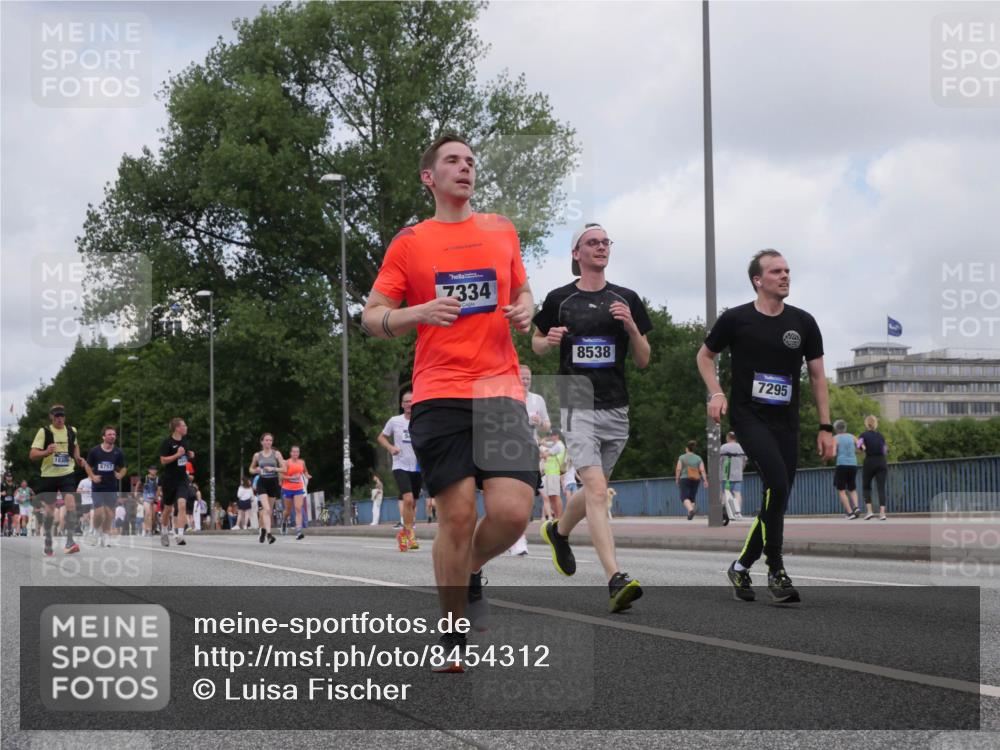 29.06.2025 - hella hamburg halbmarathon Luisa Fischer http://msf.ph/oto/8454312 29.06.2025 10:34:59 Kennedybrücke 18309, 3757, 7334, 8538, 7295, 2672, 3358, 5496, 7295, 7334, 7816, 7898, 8304, 8538, 8757, 9882, 10421 meine-sportfotos.de