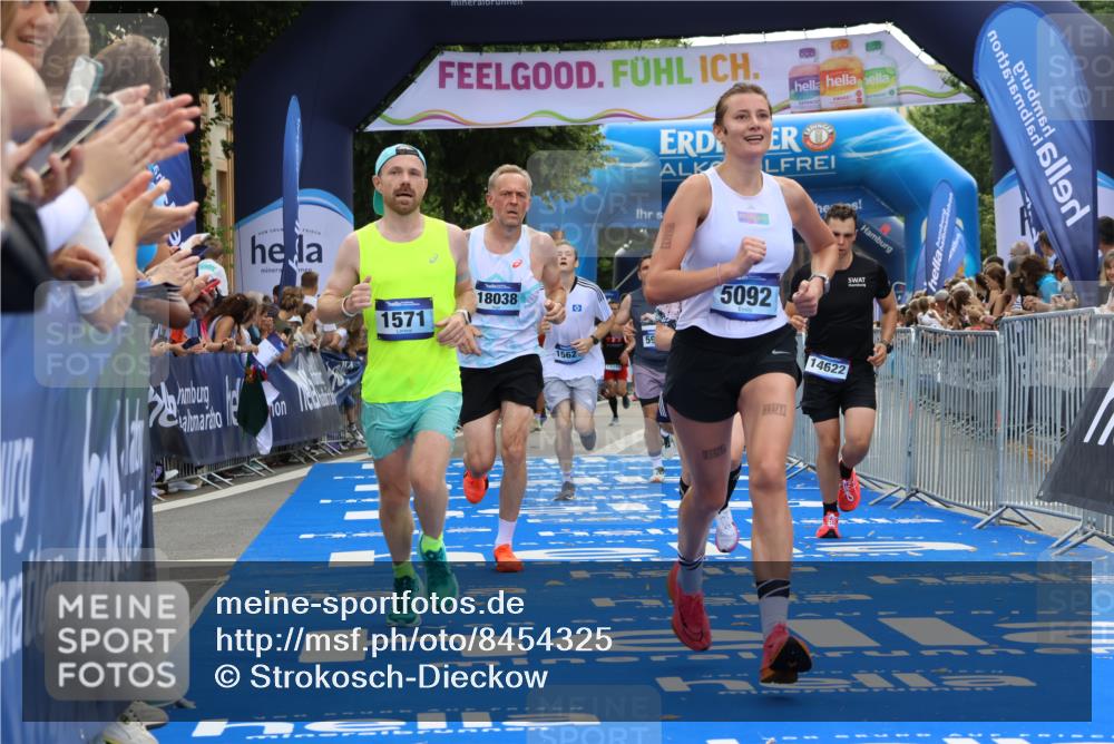 29.06.2025 - hella hamburg halbmarathon Strokosch-Dieckow http://msf.ph/oto/8454325 29.06.2025 10:36:39 Ziel 1571, 2121, 3809, 4865, 5092, 5961, 6529, 6915, 8121, 13343, 14622, 15621, 16523, 18038, 18733 meine-sportfotos.de