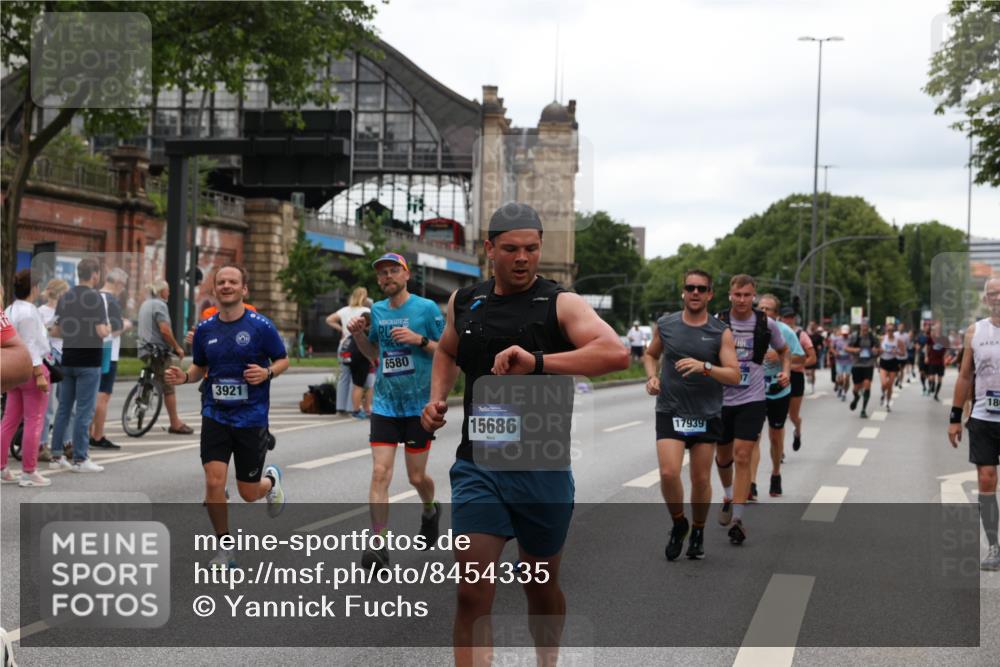 29.06.2025 - hella hamburg halbmarathon Yannick Fuchs http://msf.ph/oto/8454335 29.06.2025 10:56:09 20KM 1006, 1128, 1135, 1147, 1190, 1377, 1568, 1726, 3097, 3921, 4095, 4859, 5547, 6414, 6415, 6580, 6815, 7658, 8154, 9131, 9718, 9928, 10214, 10519, 10797, 11670, 11968, 12567, 13868, 13958, 14456, 14574, 15291, 15686, 15859, 15908, 16292, 16808, 17136, 17383, 17532, 17939, 17955, 18000, 18599, 18799, 18808, 18919, 19023 meine-sportfotos.de