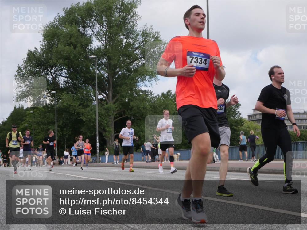 29.06.2025 - hella hamburg halbmarathon Luisa Fischer http://msf.ph/oto/8454344 29.06.2025 10:34:59 Kennedybrücke 18369, 14029, 549, 17342, 14, 7334, 538, 2672, 3358, 5496, 7295, 7334, 7816, 7898, 8304, 8538, 8757, 9882, 10421 meine-sportfotos.de