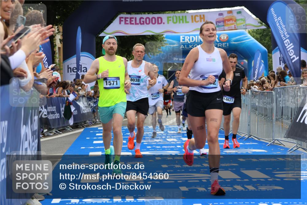 29.06.2025 - hella hamburg halbmarathon Strokosch-Dieckow http://msf.ph/oto/8454360 29.06.2025 10:36:39 Ziel 1571, 2121, 3809, 4865, 5092, 5961, 6529, 6915, 8121, 13343, 14622, 15621, 16523, 18038, 18733 meine-sportfotos.de