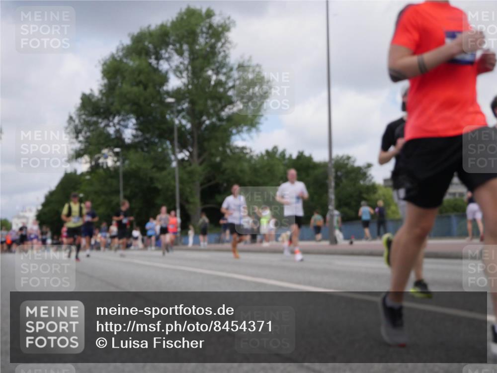 29.06.2025 - hella hamburg halbmarathon Luisa Fischer http://msf.ph/oto/8454371 29.06.2025 10:35:00 Kennedybrücke 3358, 5496, 7295, 7334, 7816, 7898, 8538, 8757, 10421 meine-sportfotos.de
