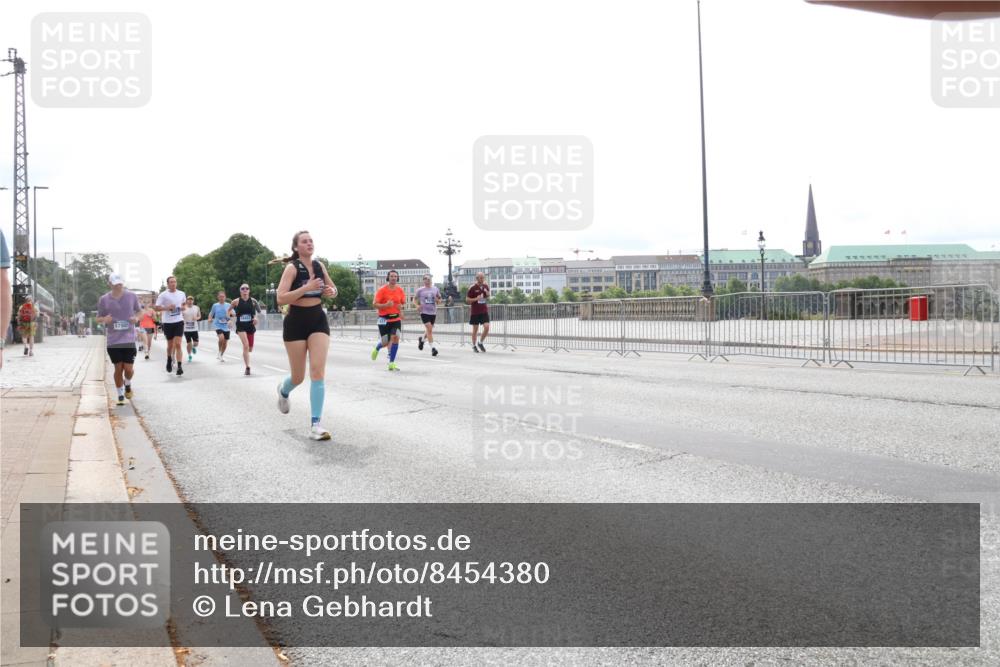 29.06.2025 - hella hamburg halbmarathon Lena Gebhardt http://msf.ph/oto/8454380 29.06.2025 10:31:14 Lombardsbrücke 17509, 1292, 1472, 1773, 1979, 2097, 2268, 2414, 2505, 2914, 3131, 4561, 4817, 5165, 5437, 5846, 5943, 6057, 6078, 6195, 6556, 6620, 6787, 7351, 7604, 7772, 8050, 8072, 8073, 8757, 9576, 10111, 10586, 10989, 11587, 11981, 11988, 12384, 12627, 14095, 14349, 14803, 15466, 15589, 15725, 16457, 16978, 17224, 17463, 17509, 17587, 17706, 17742, 17966, 19052, 19226 meine-sportfotos.de