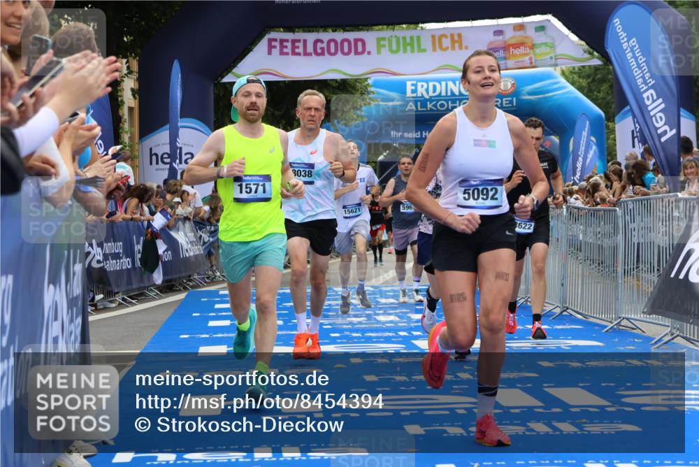 29.06.2025 - hella hamburg halbmarathon Strokosch-Dieckow http://msf.ph/oto/8454394 29.06.2025 10:36:39 Ziel 1571, 2121, 3809, 4865, 5092, 5961, 6529, 6915, 8121, 13343, 14622, 15621, 16523, 18038, 18733 meine-sportfotos.de