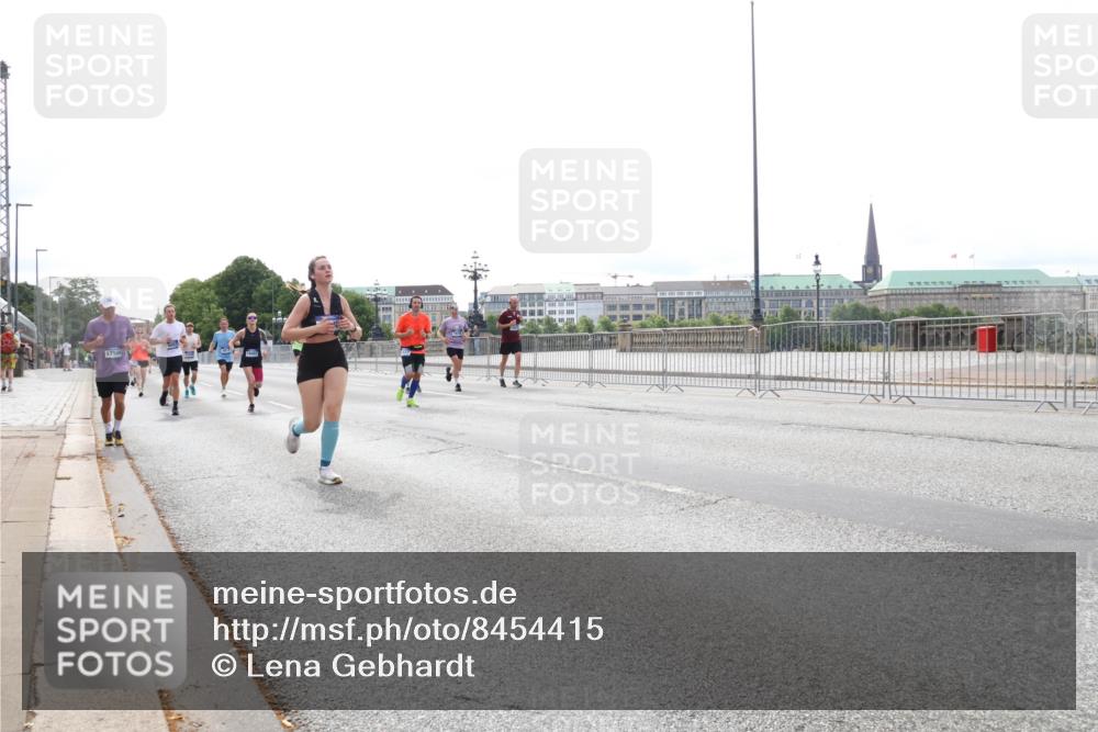 29.06.2025 - hella hamburg halbmarathon Lena Gebhardt http://msf.ph/oto/8454415 29.06.2025 10:31:14 Lombardsbrücke 1750, 1292, 1472, 1773, 1979, 2097, 2268, 2414, 2505, 2914, 3131, 4561, 4817, 5165, 5437, 5846, 5943, 6057, 6078, 6195, 6556, 6620, 6787, 7351, 7604, 7772, 8050, 8072, 8073, 8757, 9576, 10111, 10586, 10989, 11587, 11981, 11988, 12384, 12627, 14095, 14349, 14803, 15466, 15589, 15725, 16457, 16978, 17224, 17463, 17509, 17587, 17706, 17742, 17966, 19052, 19226 meine-sportfotos.de