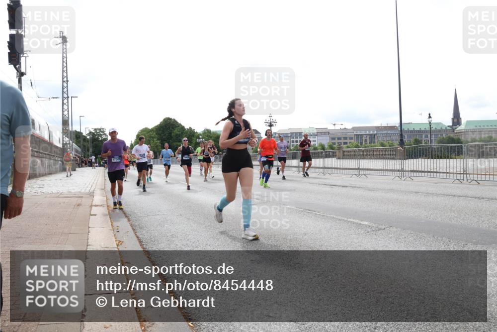 29.06.2025 - hella hamburg halbmarathon Lena Gebhardt http://msf.ph/oto/8454448 29.06.2025 10:31:14 Lombardsbrücke 17509, 1292, 1472, 1773, 1979, 2097, 2268, 2414, 2505, 2914, 3131, 4561, 4817, 5165, 5437, 5846, 5943, 6057, 6078, 6195, 6556, 6620, 6787, 7351, 7604, 7772, 8050, 8072, 8073, 8757, 9576, 10111, 10586, 10989, 11587, 11981, 11988, 12384, 12627, 14095, 14349, 14803, 15466, 15589, 15725, 16457, 16978, 17224, 17463, 17509, 17587, 17706, 17742, 17966, 19052, 19226 meine-sportfotos.de