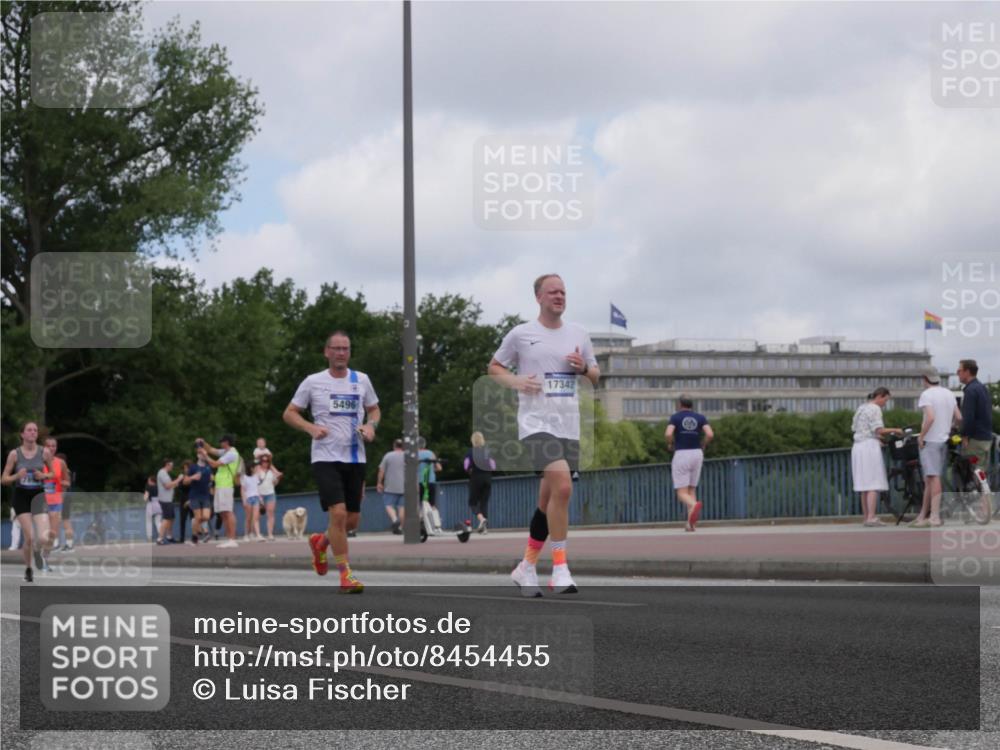 29.06.2025 - hella hamburg halbmarathon Luisa Fischer http://msf.ph/oto/8454455 29.06.2025 10:35:01 Kennedybrücke 5496, 17342, 3358, 4924, 5496, 7295, 7334, 7816, 7898, 8538, 8757, 9604 meine-sportfotos.de