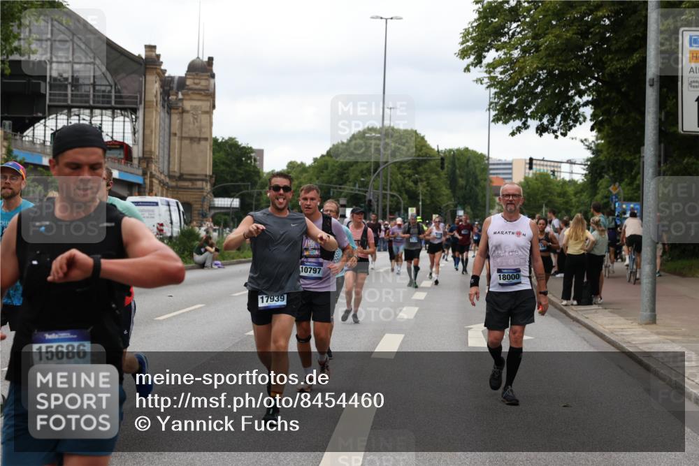 29.06.2025 - hella hamburg halbmarathon Yannick Fuchs http://msf.ph/oto/8454460 29.06.2025 10:56:10 20KM 1006, 1128, 1147, 1190, 1264, 1377, 1568, 1726, 3097, 3921, 4095, 4859, 5547, 6414, 6415, 6580, 6815, 7658, 8154, 9131, 9718, 9928, 10214, 10519, 10797, 11670, 11968, 12567, 13868, 13958, 14368, 14456, 14574, 15291, 15686, 15859, 15908, 16292, 16808, 17136, 17383, 17532, 17939, 17955, 18000, 18599, 18799, 18808, 18919, 19023 meine-sportfotos.de