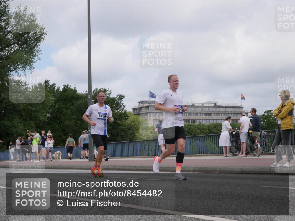 29.06.2025 - hella hamburg halbmarathon Luisa Fischer http://msf.ph/oto/8454482 29.06.2025 10:35:01 Kennedybrücke 5496, 3358, 4924, 5496, 7295, 7334, 7816, 7898, 8538, 8757, 9604 meine-sportfotos.de