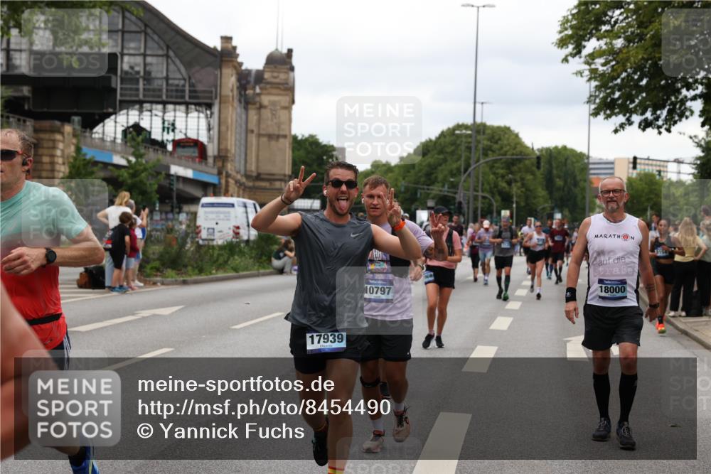 29.06.2025 - hella hamburg halbmarathon Yannick Fuchs http://msf.ph/oto/8454490 29.06.2025 10:56:11 20KM 1006, 1128, 1190, 1264, 1377, 1568, 1726, 3097, 3921, 4859, 5547, 6414, 6415, 6580, 6815, 7658, 8154, 9131, 9718, 9928, 10214, 10519, 10797, 11670, 11968, 12567, 13868, 13958, 14368, 14456, 14574, 15291, 15686, 15859, 15908, 16292, 16808, 17136, 17383, 17532, 17939, 17955, 18000, 18599, 18808, 18919, 19023 meine-sportfotos.de