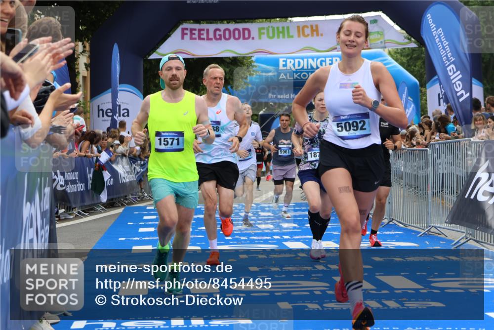 29.06.2025 - hella hamburg halbmarathon Strokosch-Dieckow http://msf.ph/oto/8454495 29.06.2025 10:36:39 Ziel 1571, 2121, 3809, 4865, 5092, 5961, 6529, 6915, 8121, 13343, 14622, 15621, 16523, 18038, 18733 meine-sportfotos.de