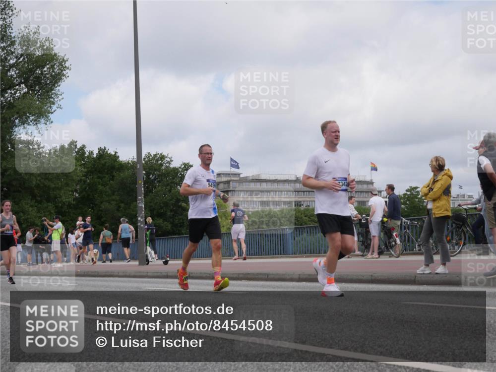 29.06.2025 - hella hamburg halbmarathon Luisa Fischer http://msf.ph/oto/8454508 29.06.2025 10:35:02 Kennedybrücke 342, 549, 3358, 4924, 5496, 7295, 7334, 7898, 8538, 8757, 9604 meine-sportfotos.de