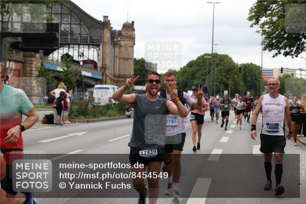 29.06.2025 - hella hamburg halbmarathon Yannick Fuchs http://msf.ph/oto/8454549 29.06.2025 10:56:11 20KM 1006, 1128, 1190, 1264, 1377, 1568, 1726, 3097, 3921, 4859, 5547, 6414, 6415, 6580, 6815, 7658, 8154, 9131, 9718, 9928, 10214, 10519, 10797, 11670, 11968, 12567, 13868, 13958, 14368, 14456, 14574, 15291, 15686, 15859, 15908, 16292, 16808, 17136, 17383, 17532, 17939, 17955, 18000, 18599, 18808, 18919, 19023 meine-sportfotos.de