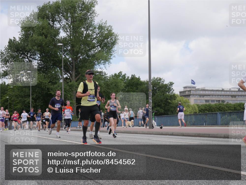 29.06.2025 - hella hamburg halbmarathon Luisa Fischer http://msf.ph/oto/8454562 29.06.2025 10:35:03 Kennedybrücke 8757, 14105, 18369, 471, 7898, 4924, 5496, 7344, 7898, 8538, 8757, 9604 meine-sportfotos.de
