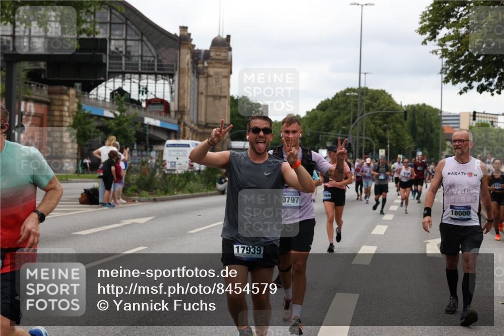 29.06.2025 - hella hamburg halbmarathon Yannick Fuchs http://msf.ph/oto/8454579 29.06.2025 10:56:11 20KM 1006, 1128, 1190, 1264, 1377, 1568, 1726, 3097, 3921, 4859, 5547, 6414, 6415, 6580, 6815, 7658, 8154, 9131, 9718, 9928, 10214, 10519, 10797, 11670, 11968, 12567, 13868, 13958, 14368, 14456, 14574, 15291, 15686, 15859, 15908, 16292, 16808, 17136, 17383, 17532, 17939, 17955, 18000, 18599, 18808, 18919, 19023 meine-sportfotos.de