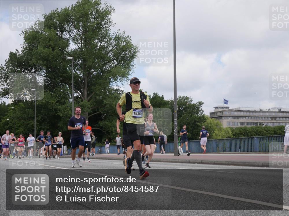 29.06.2025 - hella hamburg halbmarathon Luisa Fischer http://msf.ph/oto/8454587 29.06.2025 10:35:03 Kennedybrücke 3752, 8757, 4105, 18369, 7898, 4924, 5496, 7344, 7898, 8538, 8757, 9604 meine-sportfotos.de