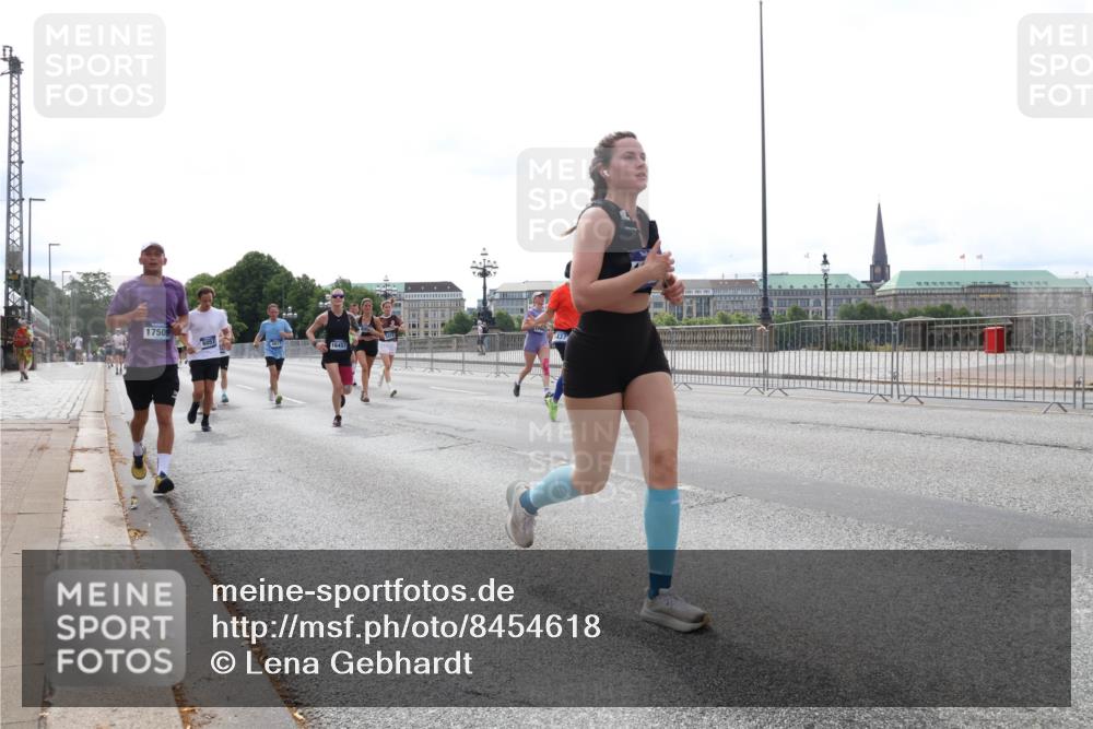 29.06.2025 - hella hamburg halbmarathon Lena Gebhardt http://msf.ph/oto/8454618 29.06.2025 10:31:15 Lombardsbrücke 17509, 4817, 16457, 16457, 1292, 1472, 1773, 1979, 2097, 2268, 2414, 2505, 2914, 3131, 4561, 4817, 5165, 5437, 5846, 5943, 6057, 6078, 6195, 6546, 6556, 6620, 6787, 7351, 7604, 7772, 8050, 8072, 8073, 8757, 9576, 10111, 10586, 10989, 11587, 11981, 11988, 12384, 12627, 13724, 14095, 14349, 14803, 15466, 15589, 15725, 16457, 16978, 17224, 17463, 17509, 17517, 17587, 17706, 17742, 17966, 19052, 19226 meine-sportfotos.de