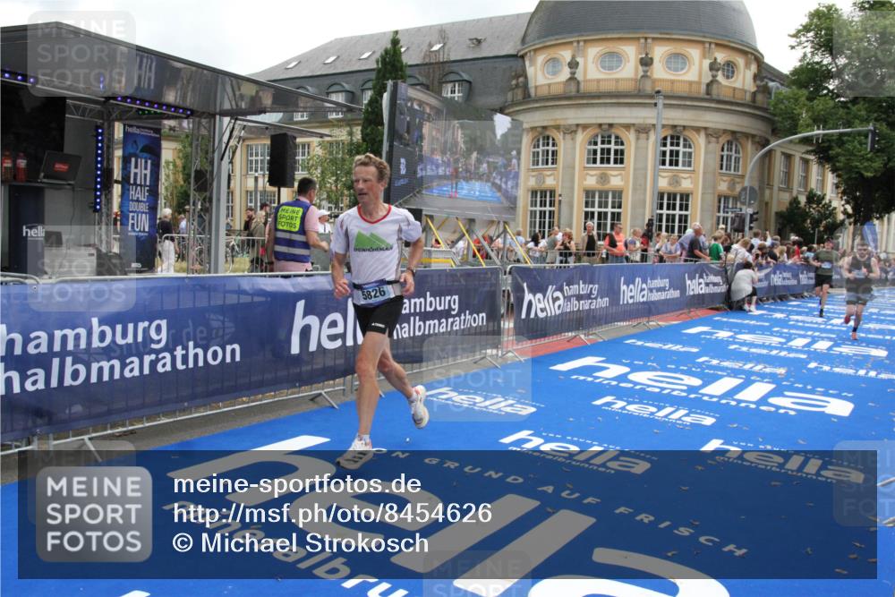 29.06.2025 - hella hamburg halbmarathon Michael Strokosch http://msf.ph/oto/8454626 29.06.2025 10:31:10 Ziel 3201, 5826, 10929, 13754, 18177 meine-sportfotos.de