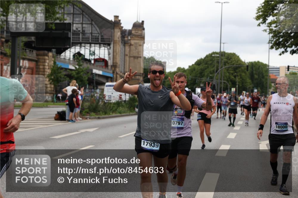 29.06.2025 - hella hamburg halbmarathon Yannick Fuchs http://msf.ph/oto/8454633 29.06.2025 10:56:11 20KM 1006, 1128, 1190, 1264, 1377, 1568, 1726, 3097, 3921, 4859, 5547, 6414, 6415, 6580, 6815, 7658, 8154, 9131, 9718, 9928, 10214, 10519, 10797, 11670, 11968, 12567, 13868, 13958, 14368, 14456, 14574, 15291, 15686, 15859, 15908, 16292, 16808, 17136, 17383, 17532, 17939, 17955, 18000, 18599, 18808, 18919, 19023 meine-sportfotos.de