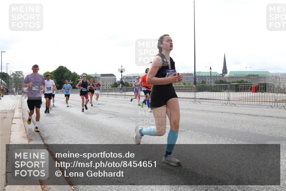 29.06.2025 - hella hamburg halbmarathon Lena Gebhardt http://msf.ph/oto/8454651 29.06.2025 10:31:15 Lombardsbrücke 17509, 6057, 16457, 11, 1292, 1472, 1773, 1979, 2097, 2268, 2414, 2505, 2914, 3131, 4561, 4817, 5165, 5437, 5846, 5943, 6057, 6078, 6195, 6546, 6556, 6620, 6787, 7351, 7604, 7772, 8050, 8072, 8073, 8757, 9576, 10111, 10586, 10989, 11587, 11981, 11988, 12384, 12627, 13724, 14095, 14349, 14803, 15466, 15589, 15725, 16457, 16978, 17224, 17463, 17509, 17517, 17587, 17706, 17742, 17966, 19052, 19226 meine-sportfotos.de