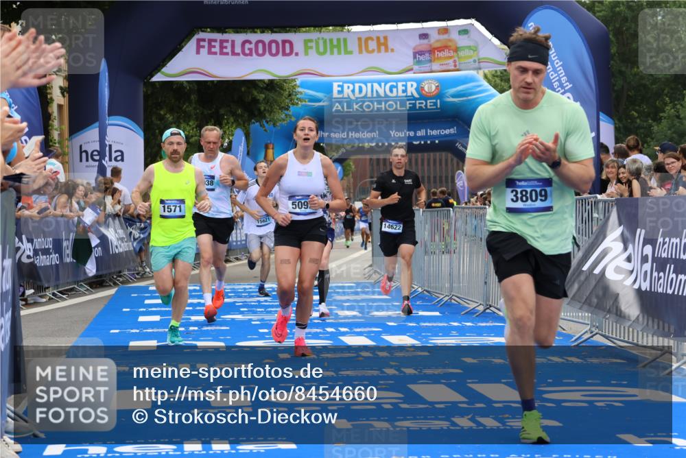 29.06.2025 - hella hamburg halbmarathon Strokosch-Dieckow http://msf.ph/oto/8454660 29.06.2025 10:36:38 Ziel 1571, 2121, 3809, 5092, 5961, 6915, 8121, 14622, 15621, 16523, 18038, 18733 meine-sportfotos.de