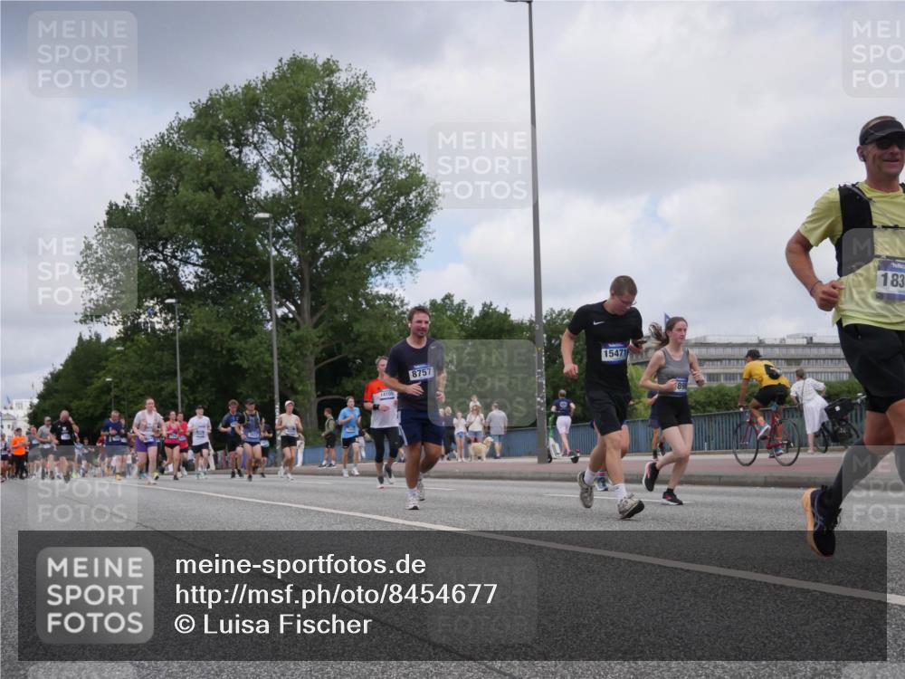 29.06.2025 - hella hamburg halbmarathon Luisa Fischer http://msf.ph/oto/8454677 29.06.2025 10:35:05 Kennedybrücke 14105, 8757, 15471, 183, 3752, 4924, 5496, 5743, 7344, 7570, 7695, 7898, 8757, 9604 meine-sportfotos.de