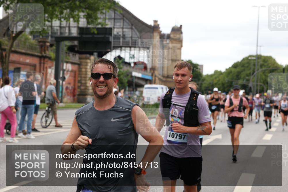29.06.2025 - hella hamburg halbmarathon Yannick Fuchs http://msf.ph/oto/8454713 29.06.2025 10:56:12 20KM 1006, 1128, 1190, 1264, 1377, 1568, 1726, 3097, 3921, 4859, 5547, 6414, 6415, 6580, 6815, 7658, 8154, 9131, 9718, 9928, 10214, 10519, 10797, 11670, 11968, 12567, 13868, 13958, 14368, 14456, 14574, 15291, 15686, 15859, 15908, 16292, 16808, 17136, 17383, 17532, 17939, 17955, 18000, 18599, 18808, 18919, 19023 meine-sportfotos.de