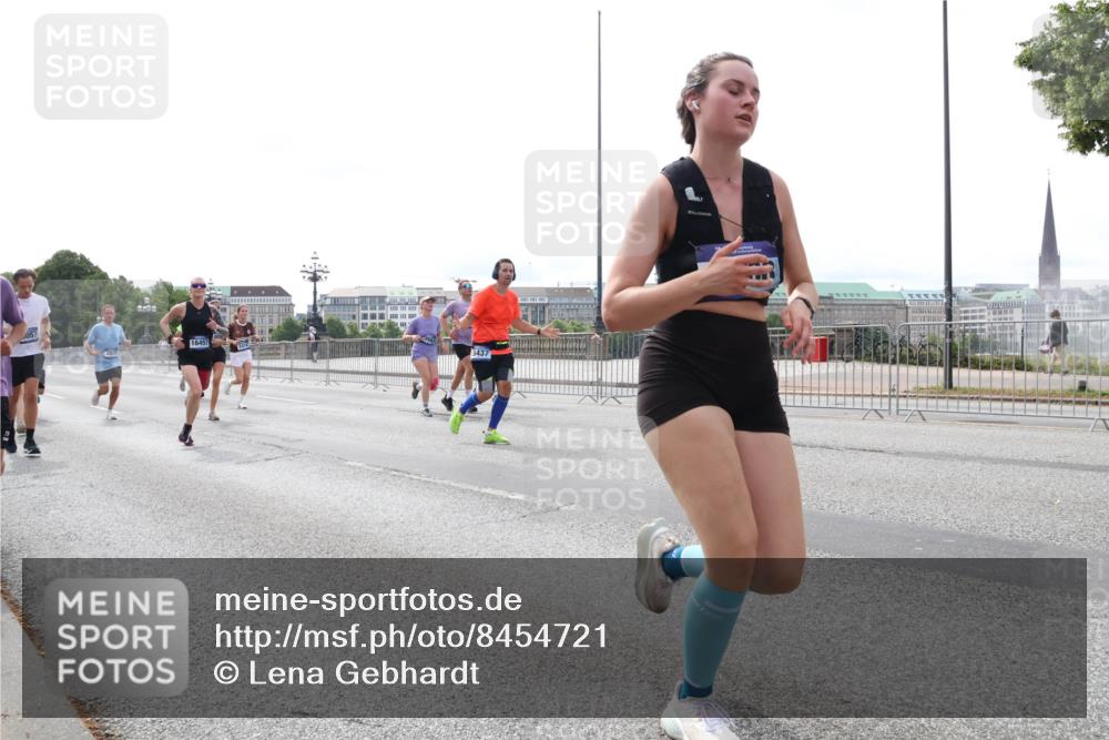 29.06.2025 - hella hamburg halbmarathon Lena Gebhardt http://msf.ph/oto/8454721 29.06.2025 10:31:16 Lombardsbrücke 057, 16457, 5437, 1292, 1472, 1773, 1979, 2097, 2268, 2414, 2505, 2914, 3131, 4561, 4817, 5165, 5437, 5846, 5943, 6057, 6078, 6195, 6546, 6620, 6787, 7351, 7604, 7772, 8050, 8072, 8073, 8757, 9576, 10111, 10586, 10989, 11587, 11981, 11988, 12384, 12627, 13724, 14095, 14349, 14803, 15466, 15589, 15725, 16457, 16978, 17224, 17404, 17463, 17509, 17517, 17587, 17706, 17742, 17966, 19052, 19226 meine-sportfotos.de