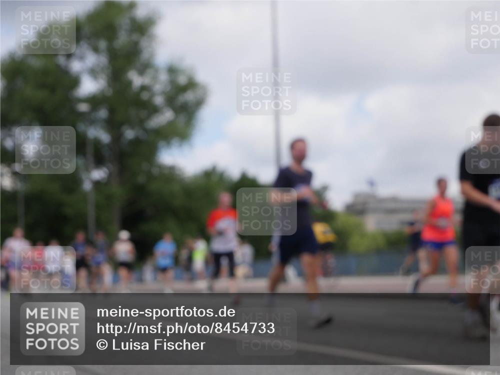 29.06.2025 - hella hamburg halbmarathon Luisa Fischer http://msf.ph/oto/8454733 29.06.2025 10:35:06 Kennedybrücke 3752, 4314, 4924, 5496, 5601, 5743, 7344, 7570, 7695, 7898, 8757, 9604 meine-sportfotos.de