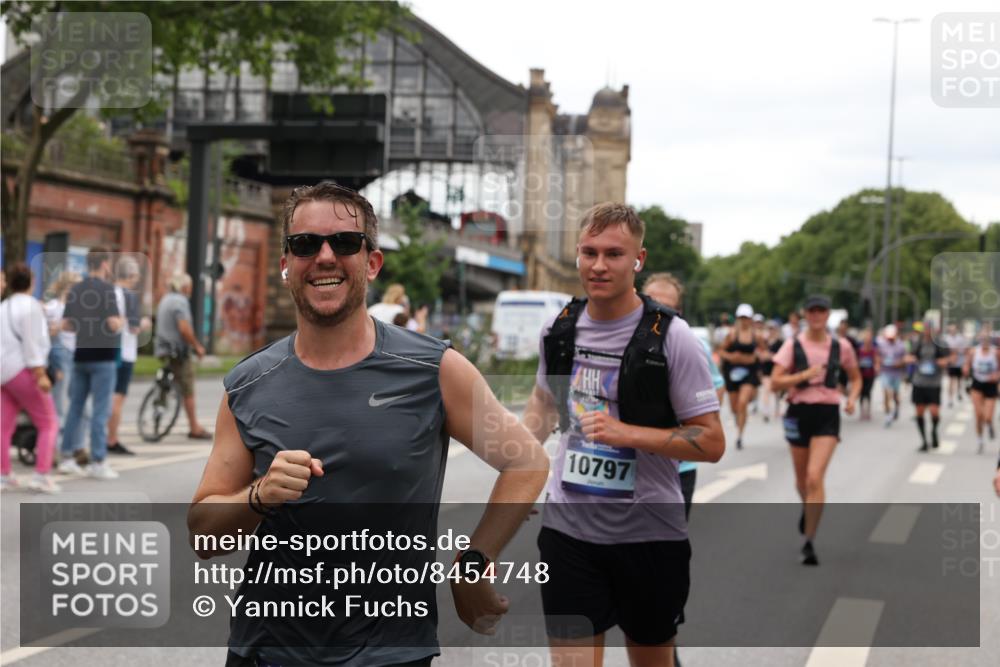 29.06.2025 - hella hamburg halbmarathon Yannick Fuchs http://msf.ph/oto/8454748 29.06.2025 10:56:12 20KM 1006, 1128, 1190, 1264, 1377, 1568, 1726, 3097, 3921, 4859, 5547, 6414, 6415, 6580, 6815, 7658, 8154, 9131, 9718, 9928, 10214, 10519, 10797, 11670, 11968, 12567, 13868, 13958, 14368, 14456, 14574, 15291, 15686, 15859, 15908, 16292, 16808, 17136, 17383, 17532, 17939, 17955, 18000, 18599, 18808, 18919, 19023 meine-sportfotos.de