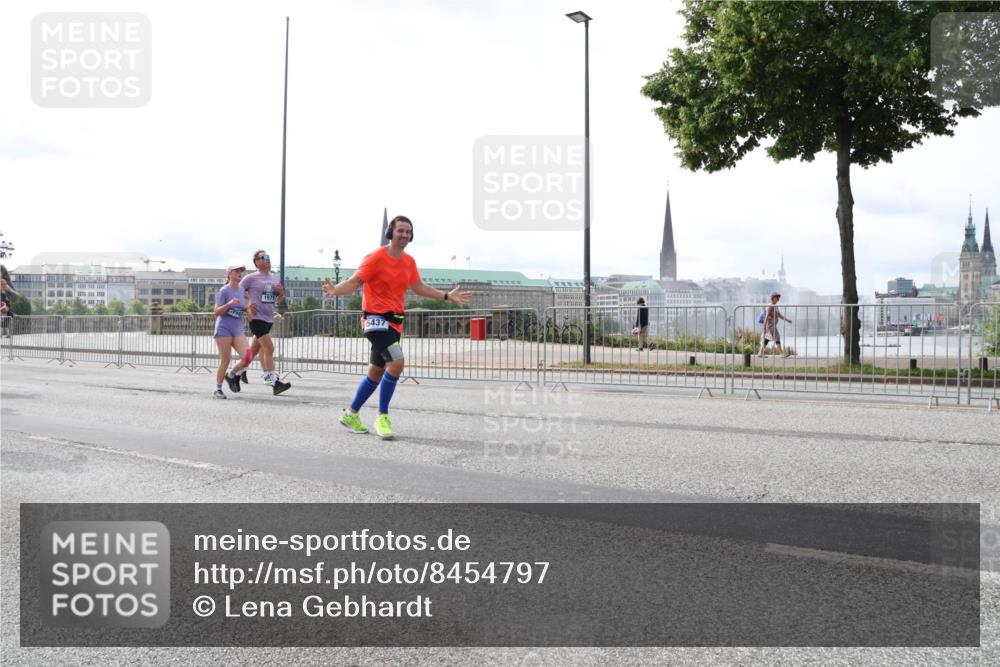 29.06.2025 - hella hamburg halbmarathon Lena Gebhardt http://msf.ph/oto/8454797 29.06.2025 10:31:17 Lombardsbrücke 1979, 5437, 1292, 1472, 1773, 1979, 2097, 2268, 2414, 2505, 2914, 3131, 4561, 4817, 5165, 5437, 5846, 5943, 6057, 6078, 6195, 6546, 6620, 6787, 7351, 7604, 7772, 8050, 8072, 8073, 8757, 9183, 9576, 10111, 10586, 10989, 11587, 11981, 11988, 12384, 12627, 13724, 14095, 14349, 14803, 15466, 15589, 15725, 16457, 16978, 17224, 17404, 17463, 17509, 17517, 17587, 17706, 17742, 17966, 19052, 19226 meine-sportfotos.de