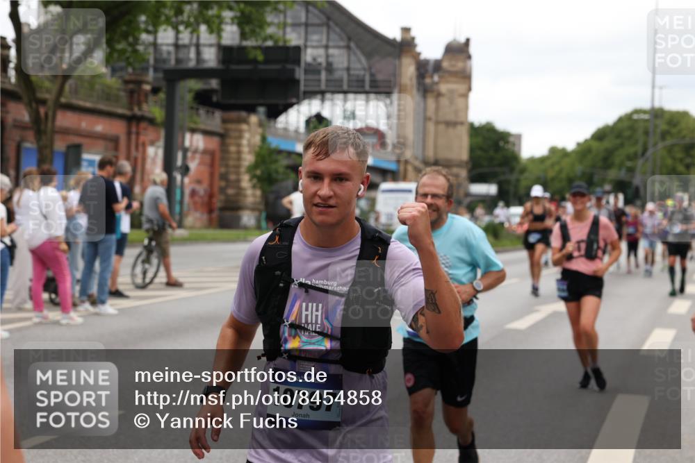 29.06.2025 - hella hamburg halbmarathon Yannick Fuchs http://msf.ph/oto/8454858 29.06.2025 10:56:12 20KM 1006, 1128, 1190, 1264, 1377, 1568, 1726, 3097, 3921, 4859, 5547, 6414, 6415, 6580, 6815, 7658, 8154, 9131, 9718, 9928, 10214, 10519, 10797, 11670, 11968, 12567, 13868, 13958, 14368, 14456, 14574, 15291, 15686, 15859, 15908, 16292, 16808, 17136, 17383, 17532, 17939, 17955, 18000, 18599, 18808, 18919, 19023 meine-sportfotos.de