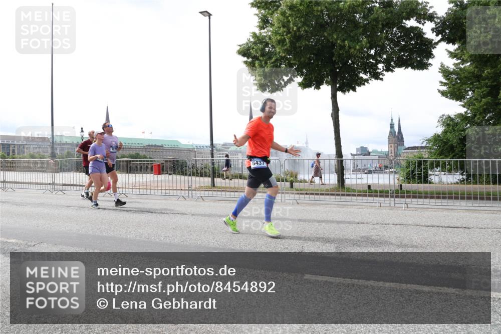 29.06.2025 - hella hamburg halbmarathon Lena Gebhardt http://msf.ph/oto/8454892 29.06.2025 10:31:17 Lombardsbrücke 1979, 5437, 1292, 1472, 1773, 1979, 2097, 2268, 2414, 2505, 2914, 3131, 4561, 4817, 5165, 5437, 5846, 5943, 6057, 6078, 6195, 6546, 6620, 6787, 7351, 7604, 7772, 8050, 8072, 8073, 8757, 9183, 9576, 10111, 10586, 10989, 11587, 11981, 11988, 12384, 12627, 13724, 14095, 14349, 14803, 15466, 15589, 15725, 16457, 16978, 17224, 17404, 17463, 17509, 17517, 17587, 17706, 17742, 17966, 19052, 19226 meine-sportfotos.de