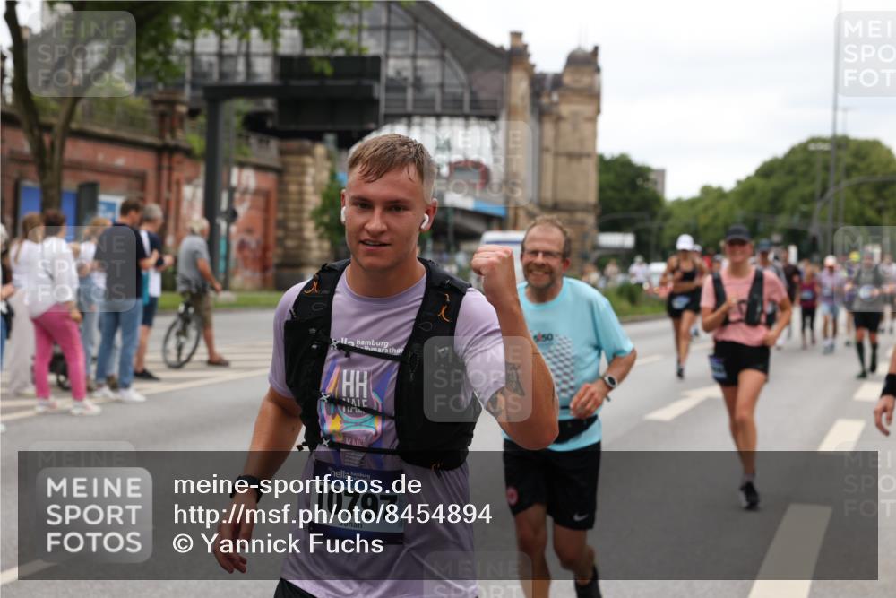 29.06.2025 - hella hamburg halbmarathon Yannick Fuchs http://msf.ph/oto/8454894 29.06.2025 10:56:12 20KM 1006, 1128, 1190, 1264, 1377, 1568, 1726, 3097, 3921, 4859, 5547, 6414, 6415, 6580, 6815, 7658, 8154, 9131, 9718, 9928, 10214, 10519, 10797, 11670, 11968, 12567, 13868, 13958, 14368, 14456, 14574, 15291, 15686, 15859, 15908, 16292, 16808, 17136, 17383, 17532, 17939, 17955, 18000, 18599, 18808, 18919, 19023 meine-sportfotos.de