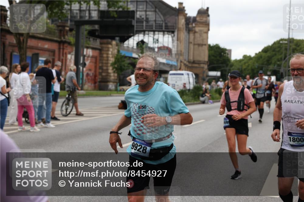 29.06.2025 - hella hamburg halbmarathon Yannick Fuchs http://msf.ph/oto/8454927 29.06.2025 10:56:13 20KM 1006, 1128, 1190, 1264, 1377, 1568, 1573, 1726, 3097, 3921, 4859, 5547, 6414, 6415, 6580, 6815, 7658, 8154, 9131, 9718, 9928, 10214, 10519, 10797, 11670, 11968, 12567, 13868, 14368, 14456, 14574, 15291, 15686, 15859, 15908, 16292, 16808, 17136, 17383, 17532, 17939, 17955, 18000, 18599, 18808, 18919, 19023 meine-sportfotos.de