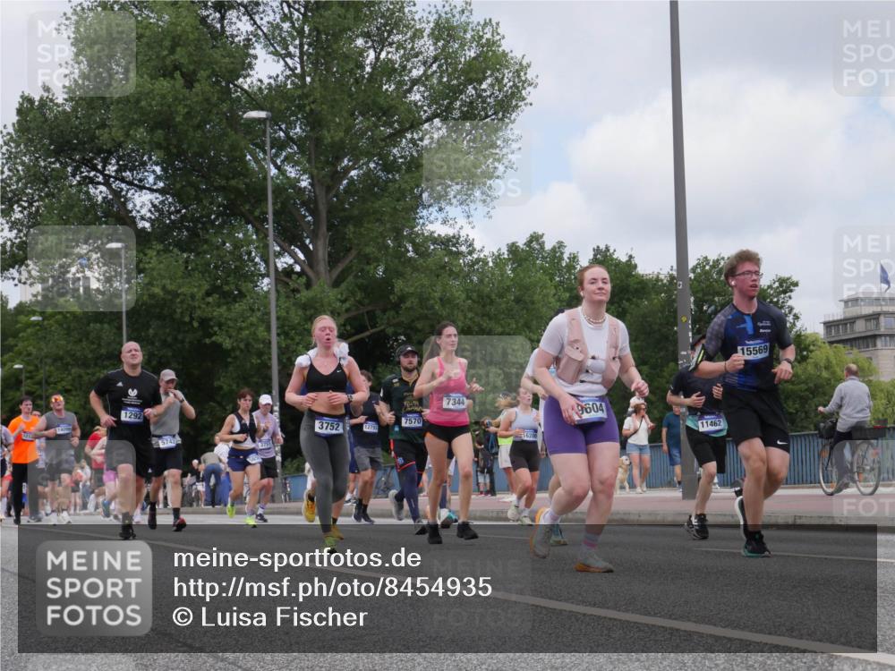 29.06.2025 - hella hamburg halbmarathon Luisa Fischer http://msf.ph/oto/8454935 29.06.2025 10:35:11 Kennedybrücke 121, 14099, 1292, 7344, 3752, 7570, 5743, 12755, 3751, 16200, 9604, 11462, 15569, 1292, 3239, 3707, 3751, 3752, 3778, 4314, 4365, 4605, 4924, 5601, 5658, 5743, 6218, 7239, 7344, 7535, 7570, 7695, 8127, 9604, 10248 meine-sportfotos.de