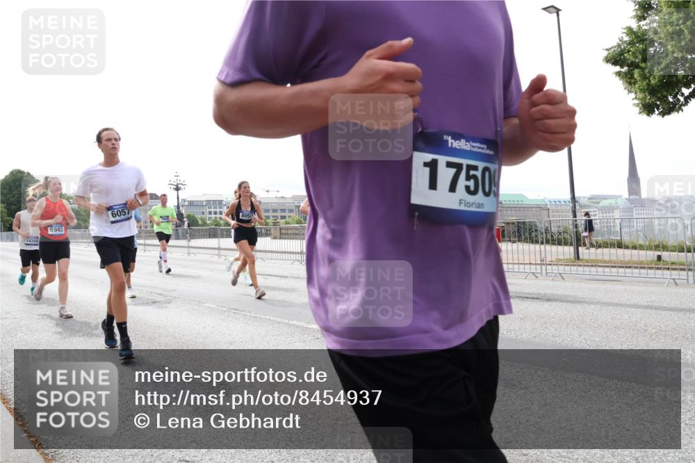29.06.2025 - hella hamburg halbmarathon Lena Gebhardt http://msf.ph/oto/8454937 29.06.2025 10:31:18 Lombardsbrücke 14349, 5943, 6057, 1750, 1292, 1773, 1979, 2097, 2268, 2414, 2914, 3131, 4561, 4817, 4953, 5165, 5437, 5846, 5943, 6057, 6078, 6195, 6546, 6573, 6620, 6787, 7351, 7604, 7772, 8050, 8072, 8073, 8757, 9183, 9576, 10111, 10240, 10586, 10989, 11587, 11981, 11988, 12384, 12627, 13724, 14095, 14349, 14803, 15466, 15589, 15725, 16457, 16978, 17224, 17404, 17463, 17509, 17517, 17587, 17706, 17742, 17966, 19052, 19226 meine-sportfotos.de