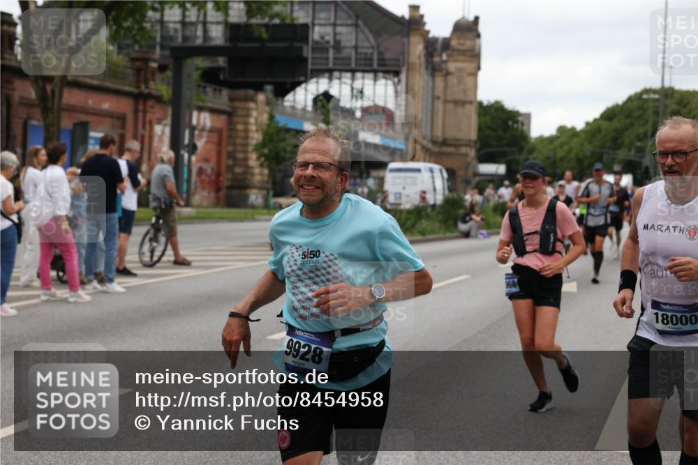 29.06.2025 - hella hamburg halbmarathon Yannick Fuchs http://msf.ph/oto/8454958 29.06.2025 10:56:13 20KM 1006, 1128, 1190, 1264, 1377, 1568, 1573, 1726, 3097, 3921, 4859, 5547, 6414, 6415, 6580, 6815, 7658, 8154, 9131, 9718, 9928, 10214, 10519, 10797, 11670, 11968, 12567, 13868, 14368, 14456, 14574, 15291, 15686, 15859, 15908, 16292, 16808, 17136, 17383, 17532, 17939, 17955, 18000, 18599, 18808, 18919, 19023 meine-sportfotos.de