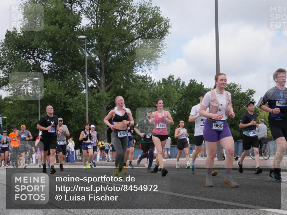29.06.2025 - hella hamburg halbmarathon Luisa Fischer http://msf.ph/oto/8454972 29.06.2025 10:35:11 Kennedybrücke 19214, 121, 14099, 1292, 3752, 275, 5743, 3751, 757, 565, 7344, 162, 18, 9604, 11462, 15569, 1292, 3239, 3707, 3751, 3752, 3778, 4314, 4365, 4605, 4924, 5601, 5658, 5743, 6218, 7239, 7344, 7535, 7570, 7695, 8127, 9604, 10248 meine-sportfotos.de