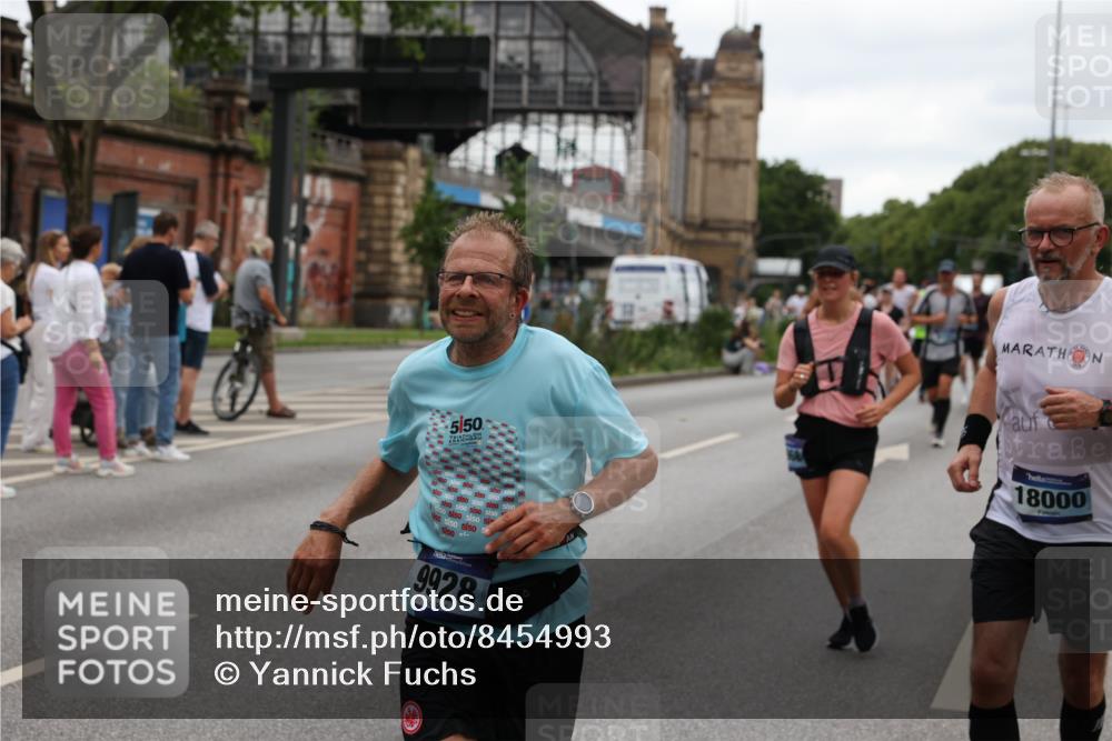 29.06.2025 - hella hamburg halbmarathon Yannick Fuchs http://msf.ph/oto/8454993 29.06.2025 10:56:13 20KM 1006, 1128, 1190, 1264, 1377, 1568, 1573, 1726, 3097, 3921, 4859, 5547, 6414, 6415, 6580, 6815, 7658, 8154, 9131, 9718, 9928, 10214, 10519, 10797, 11670, 11968, 12567, 13868, 14368, 14456, 14574, 15291, 15686, 15859, 15908, 16292, 16808, 17136, 17383, 17532, 17939, 17955, 18000, 18599, 18808, 18919, 19023 meine-sportfotos.de