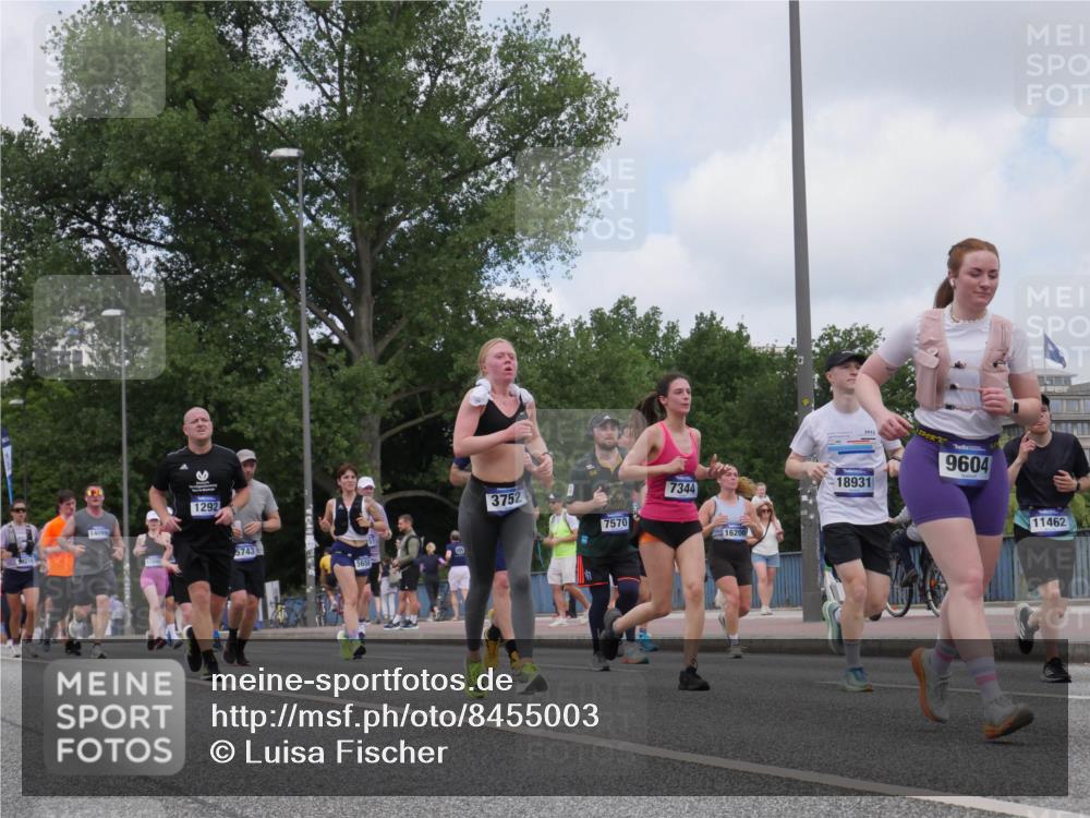 29.06.2025 - hella hamburg halbmarathon Luisa Fischer http://msf.ph/oto/8455003 29.06.2025 10:35:11 Kennedybrücke 14099, 1292, 5743, 5651, 3752, 7570, 7344, 16200, 18931, 9604, 11462, 1292, 3239, 3707, 3751, 3752, 3778, 4314, 4365, 4605, 4924, 5601, 5658, 5743, 6218, 7239, 7344, 7535, 7570, 7695, 8127, 9604, 10248 meine-sportfotos.de