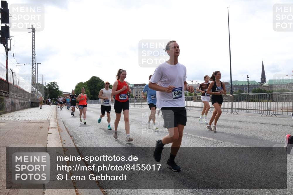 29.06.2025 - hella hamburg halbmarathon Lena Gebhardt http://msf.ph/oto/8455017 29.06.2025 10:31:18 Lombardsbrücke 2914, 14349, 5943, 4817, 6057, 805, 1292, 1773, 1979, 2097, 2268, 2414, 2914, 3131, 4561, 4817, 4953, 5165, 5437, 5846, 5943, 6057, 6078, 6195, 6546, 6573, 6620, 6787, 7351, 7604, 7772, 8050, 8072, 8073, 8757, 9183, 9576, 10111, 10240, 10586, 10989, 11587, 11981, 11988, 12384, 12627, 13724, 14095, 14349, 14803, 15466, 15589, 15725, 16457, 16978, 17224, 17404, 17463, 17509, 17517, 17587, 17706, 17742, 17966, 19052, 19226 meine-sportfotos.de