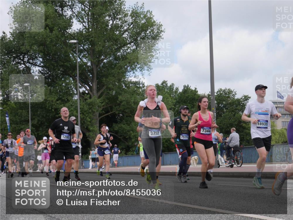 29.06.2025 - hella hamburg halbmarathon Luisa Fischer http://msf.ph/oto/8455036 29.06.2025 10:35:12 Kennedybrücke 19214, 14099, 1292, 5658, 3, 7344, 3752, 7570, 6200, 2015, 18931, 1292, 3239, 3707, 3751, 3752, 3778, 4314, 4365, 4605, 4924, 5601, 5658, 5743, 6218, 7239, 7344, 7535, 7570, 7695, 8072, 8073, 8124, 8127, 9604, 10248 meine-sportfotos.de