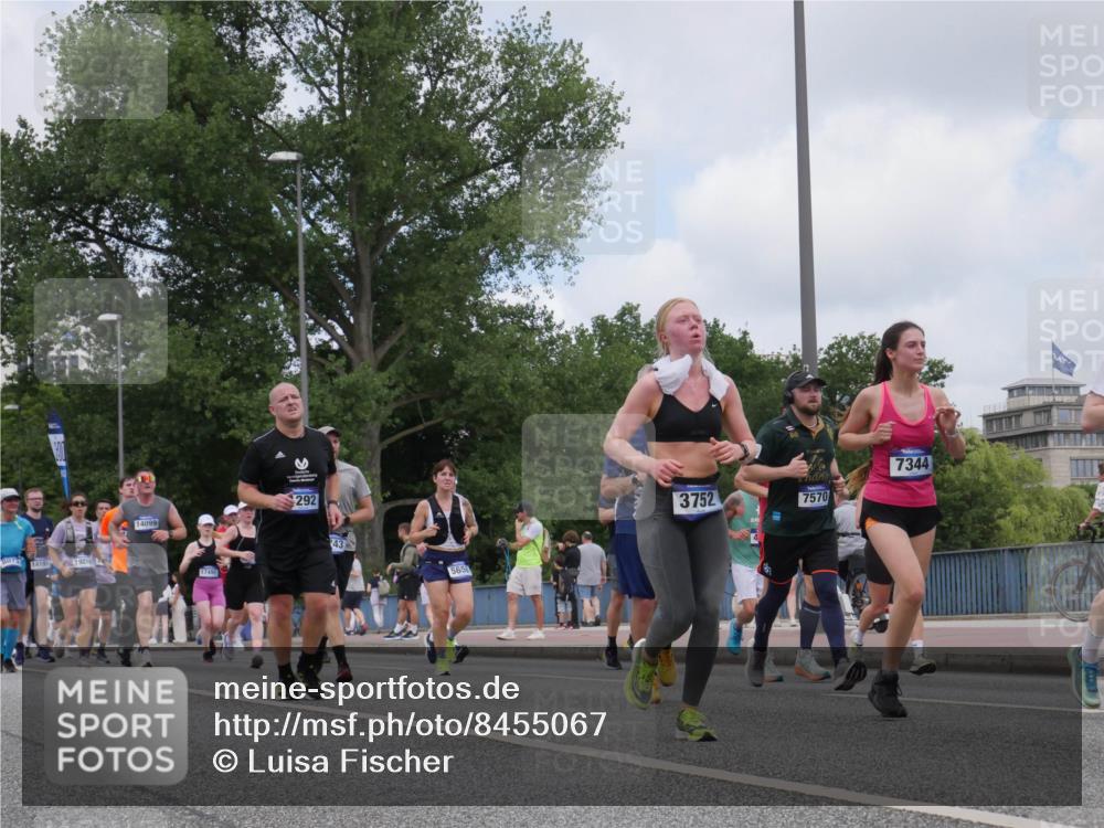 29.06.2025 - hella hamburg halbmarathon Luisa Fischer http://msf.ph/oto/8455067 29.06.2025 10:35:12 Kennedybrücke 073, 14191, 19214, 14099, 17495, 292, 43, 565, 7344, 3752, 7570, 1292, 3239, 3707, 3751, 3752, 3778, 4314, 4365, 4605, 4924, 5601, 5658, 5743, 6218, 7239, 7344, 7535, 7570, 7695, 8072, 8073, 8124, 8127, 9604, 10248 meine-sportfotos.de