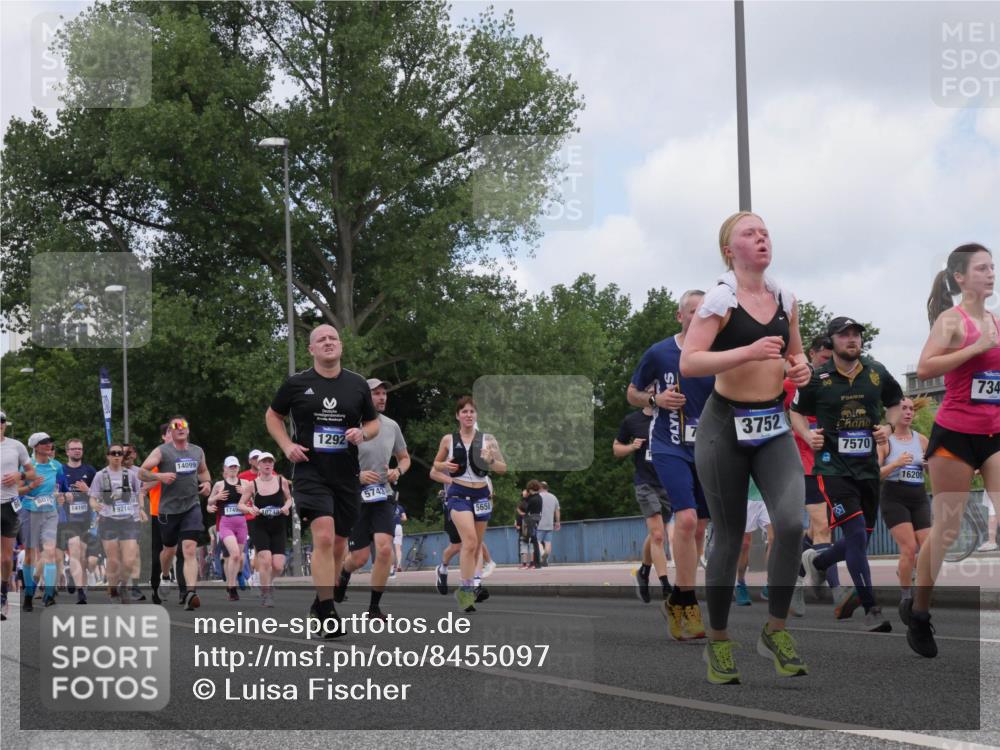 29.06.2025 - hella hamburg halbmarathon Luisa Fischer http://msf.ph/oto/8455097 29.06.2025 10:35:13 Kennedybrücke 14191, 19214, 14099, 1292, 1749, 10248, 5743, 5658, 3752, 7570, 16200, 734, 1292, 2349, 3239, 3707, 3751, 3752, 3778, 4314, 4365, 4605, 4924, 5601, 5658, 5743, 6218, 7239, 7344, 7535, 7570, 7695, 8072, 8073, 8124, 8127, 9604, 10248 meine-sportfotos.de