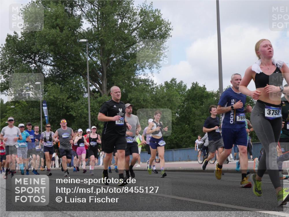 29.06.2025 - hella hamburg halbmarathon Luisa Fischer http://msf.ph/oto/8455127 29.06.2025 10:35:13 Kennedybrücke 5743, 5658, 7699, 3752, 1292, 2349, 3239, 3707, 3751, 3752, 3778, 4314, 4365, 4605, 4924, 5601, 5658, 5743, 6218, 7239, 7344, 7535, 7570, 7695, 8072, 8073, 8124, 8127, 9604, 10248 meine-sportfotos.de