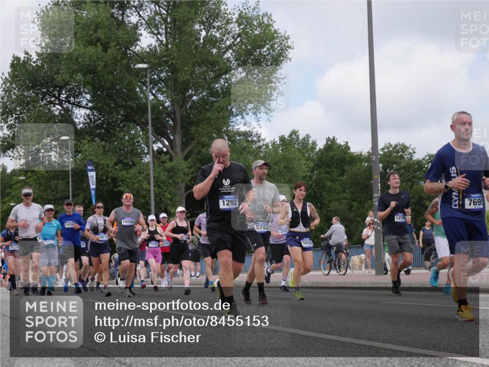 29.06.2025 - hella hamburg halbmarathon Luisa Fischer http://msf.ph/oto/8455153 29.06.2025 10:35:14 Kennedybrücke 7535, 14599, 91, 9214, 14099, 17495, 1365, 1292, 5743, 3751, 5658, 12755, 7695, 1292, 1987, 2349, 2943, 3239, 3707, 3751, 3752, 3778, 4314, 4365, 4605, 4924, 5601, 5658, 5743, 6218, 7239, 7344, 7535, 7570, 7695, 8072, 8073, 8124, 8127, 9604, 10248 meine-sportfotos.de