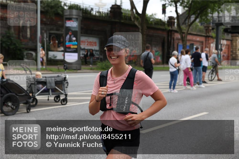 29.06.2025 - hella hamburg halbmarathon Yannick Fuchs http://msf.ph/oto/8455211 29.06.2025 10:56:15 20KM 1006, 1128, 1264, 1377, 1568, 1573, 1726, 3921, 4859, 5547, 6414, 6415, 6580, 6815, 7658, 8154, 9131, 9718, 9928, 10214, 10519, 10797, 11670, 11968, 12156, 12567, 13498, 13868, 14368, 14456, 14574, 15291, 15686, 15859, 16292, 16808, 17136, 17383, 17532, 17939, 17955, 18000, 18599, 18919, 19023 meine-sportfotos.de