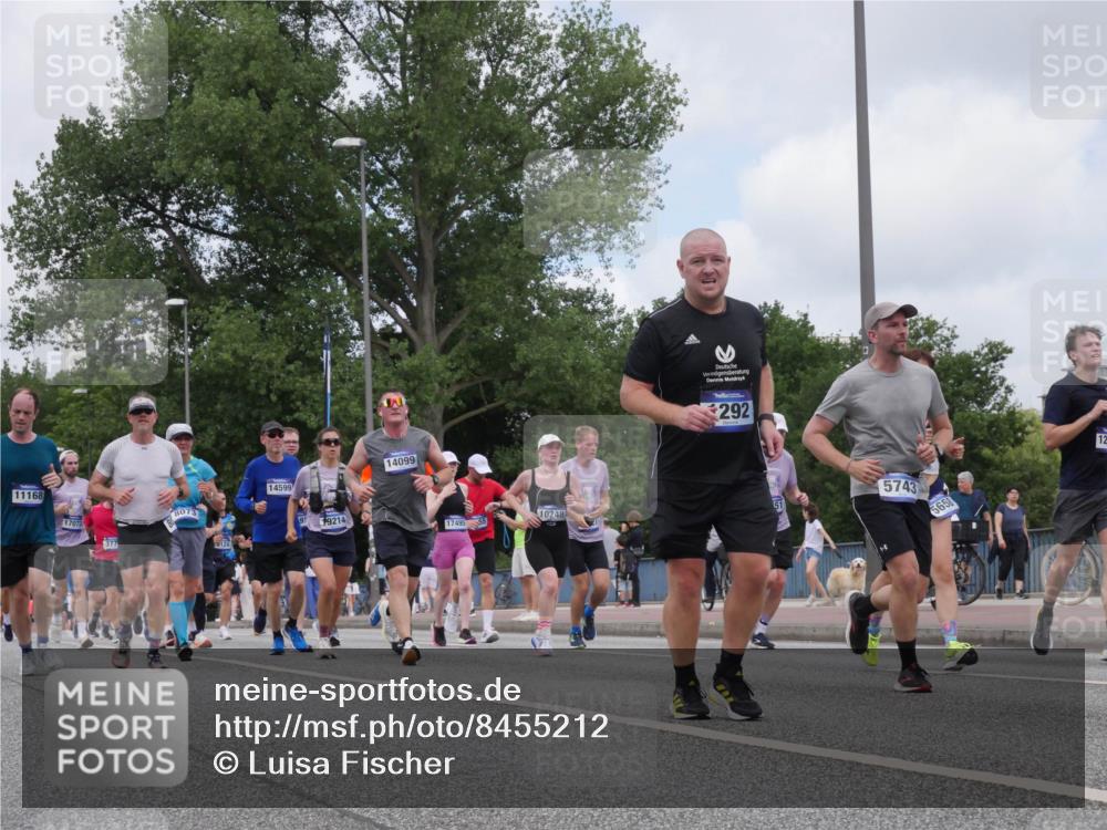 29.06.2025 - hella hamburg halbmarathon Luisa Fischer http://msf.ph/oto/8455212 29.06.2025 10:35:15 Kennedybrücke 11168, 17073, 377, 8073, 14599, 19214, 14099, 17495, 5, 10248, 292, 5743, 5658, 12, 1292, 1987, 2349, 2943, 3239, 3707, 3751, 3752, 3778, 4314, 4365, 4605, 5601, 5658, 5743, 6218, 7239, 7344, 7535, 7570, 7695, 8072, 8073, 8124, 8127, 10248 meine-sportfotos.de