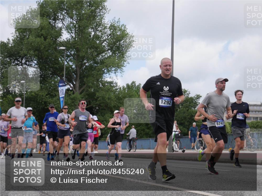 29.06.2025 - hella hamburg halbmarathon Luisa Fischer http://msf.ph/oto/8455240 29.06.2025 10:35:15 Kennedybrücke 17073, 2, 00, 14599, 921, 14099, 17495, 365, 70248, 1292, 5743, 12755, 1292, 1987, 2349, 2943, 3239, 3707, 3751, 3752, 3778, 4314, 4365, 4605, 5601, 5658, 5743, 6218, 7239, 7344, 7535, 7570, 7695, 8072, 8073, 8124, 8127, 10248 meine-sportfotos.de